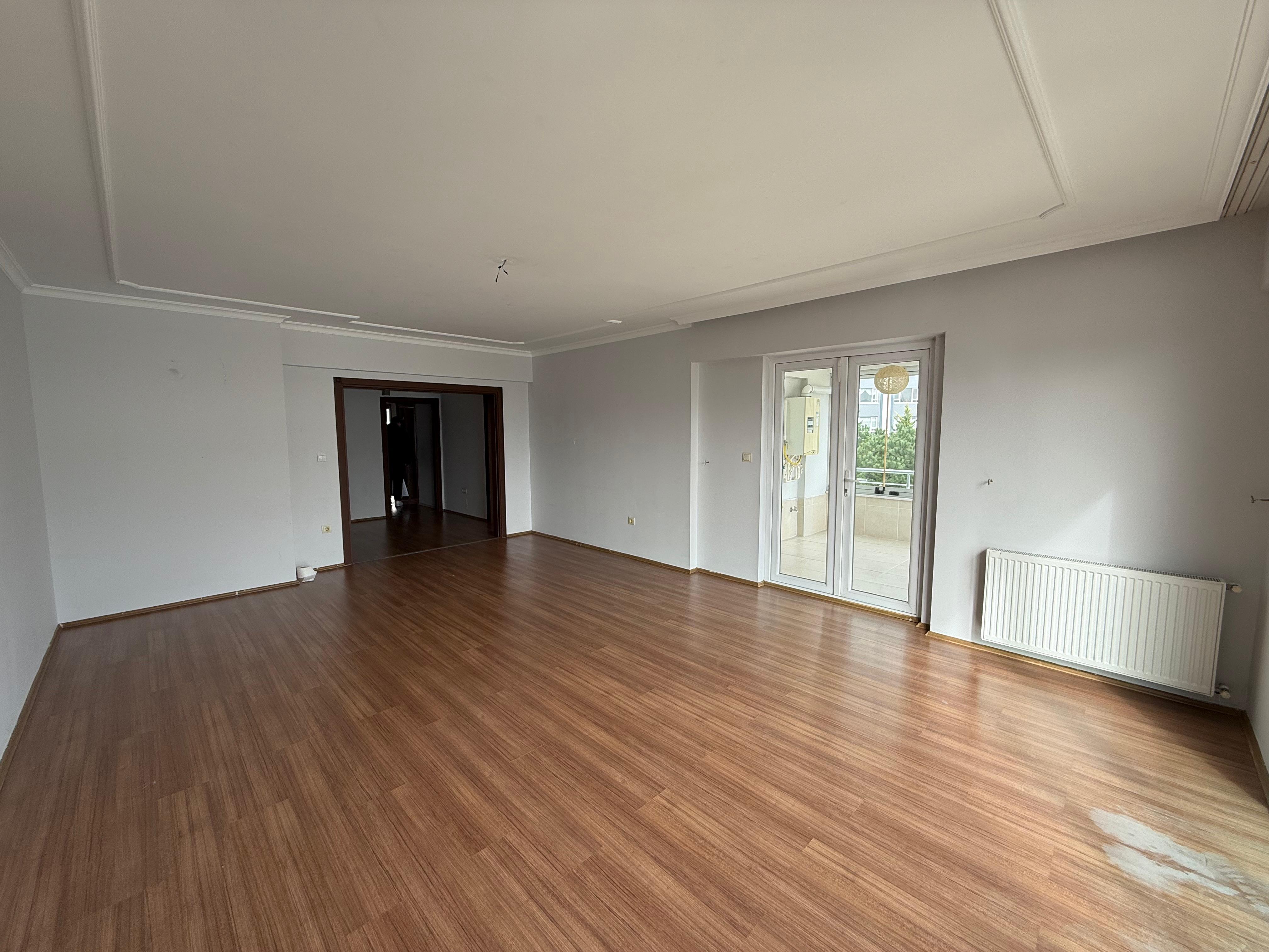 ÇUKURÇAYIR'DA 3+1 KİRALIK DAİRE